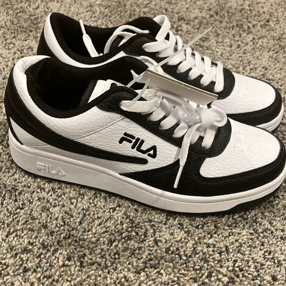 FILA Women’s A Low BB Shoes NWT Size 6 Black White 6M A-LOW Athletic Gym